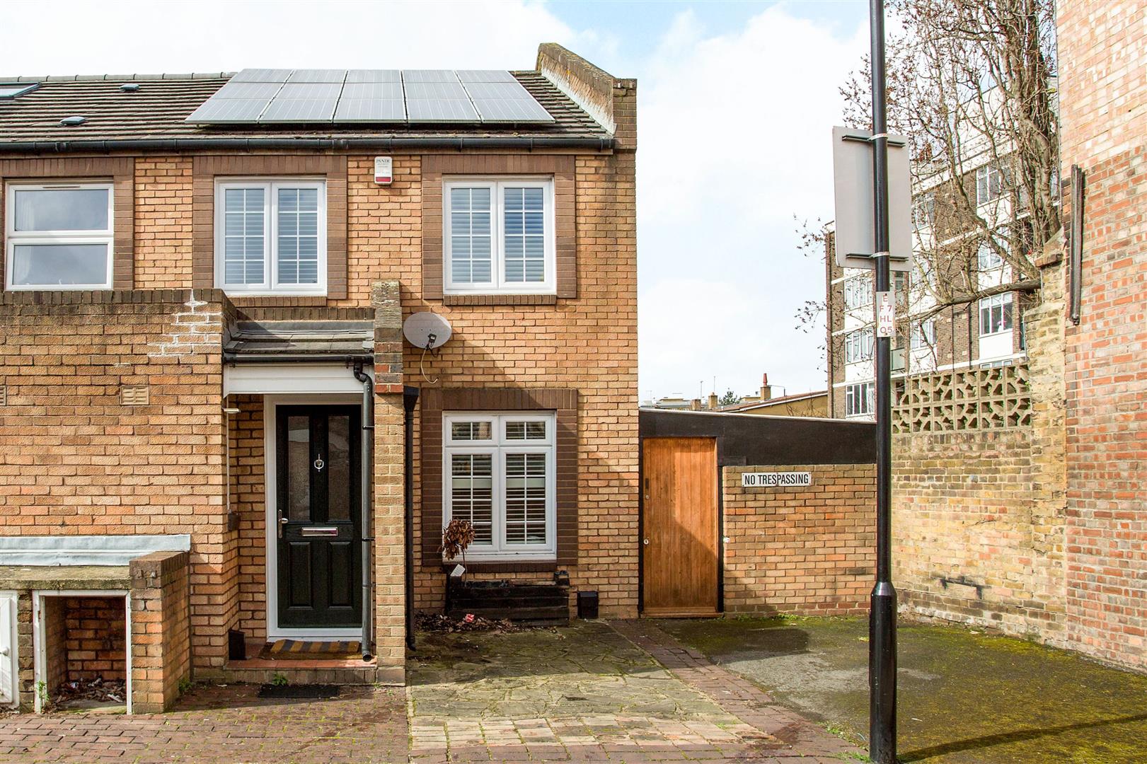 4 bed property in Rectory Square, Stepney